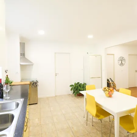 Palette 3br With Terrace And Patio Apartment Lissabon